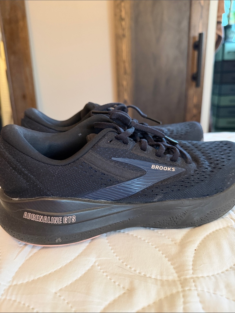 Brooks women’s Dark Blue/Black Adrenaline GTS 24 - barely worn!